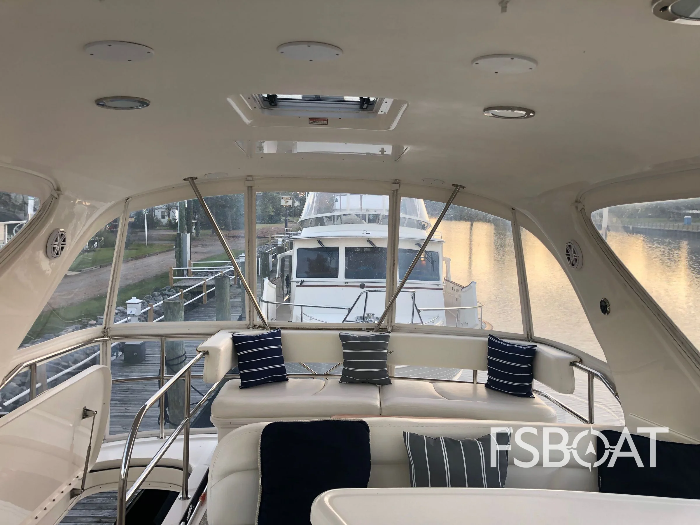 2000 Sea Ray 560 Sedan Bridge - Media 21