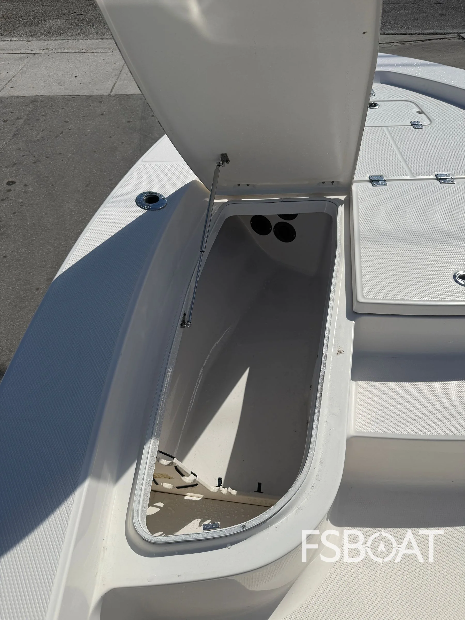 2017 Robalo 206 Cayman - Media 21