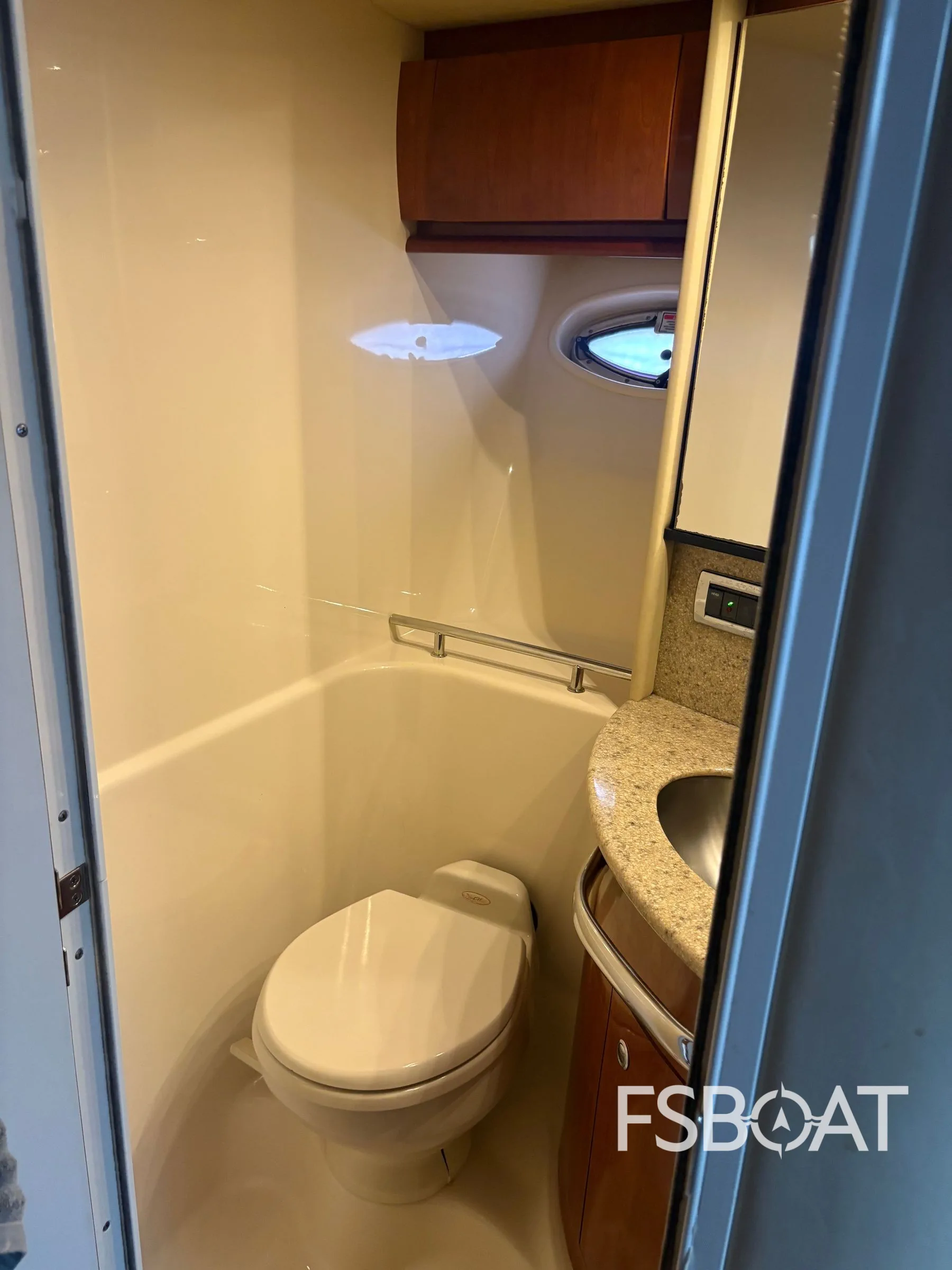 2003 Sea Ray 420 Sundancer - Media 19