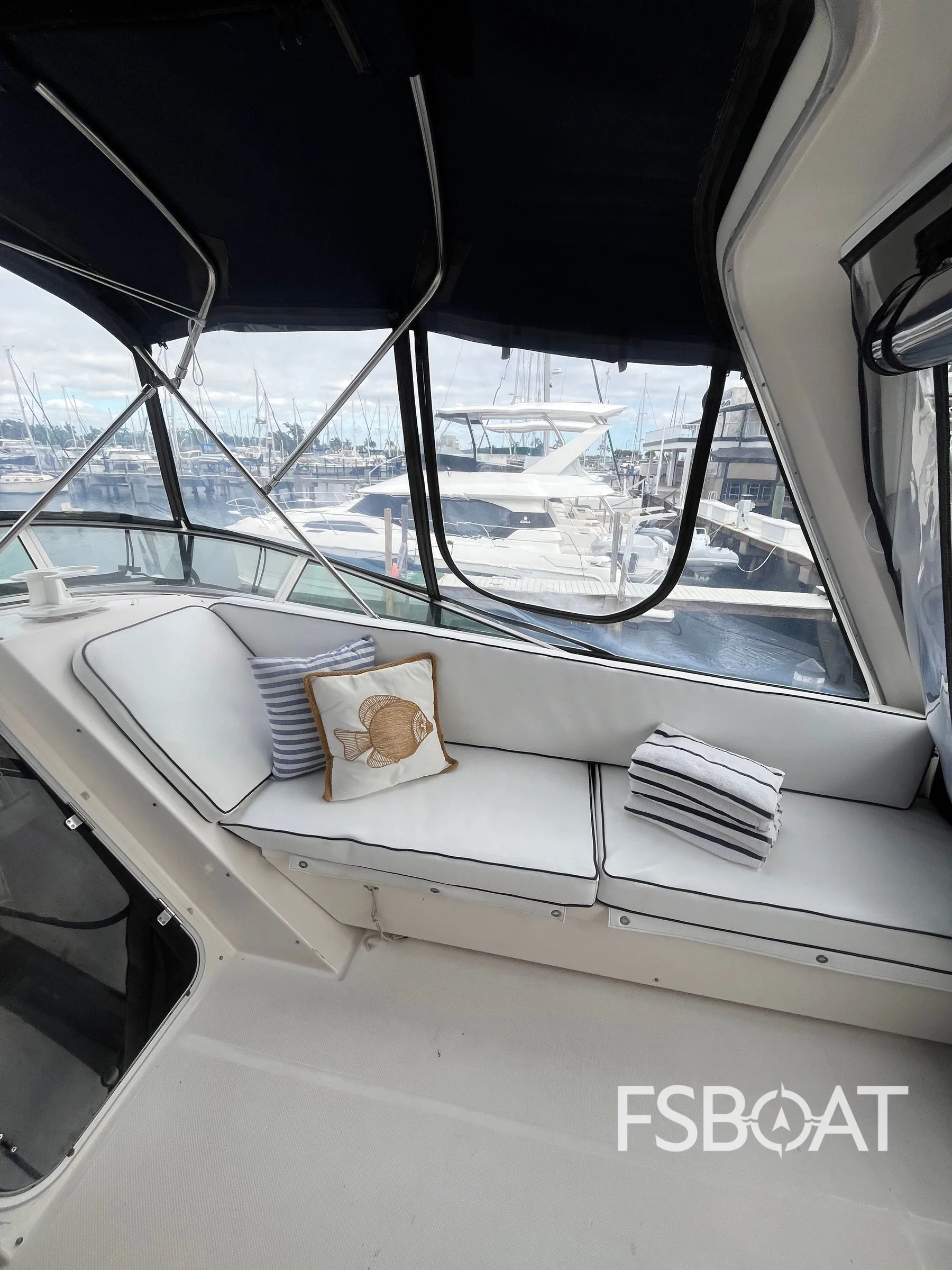1998 Bayliner 4788 Pilot House Motoryacht - Media 6