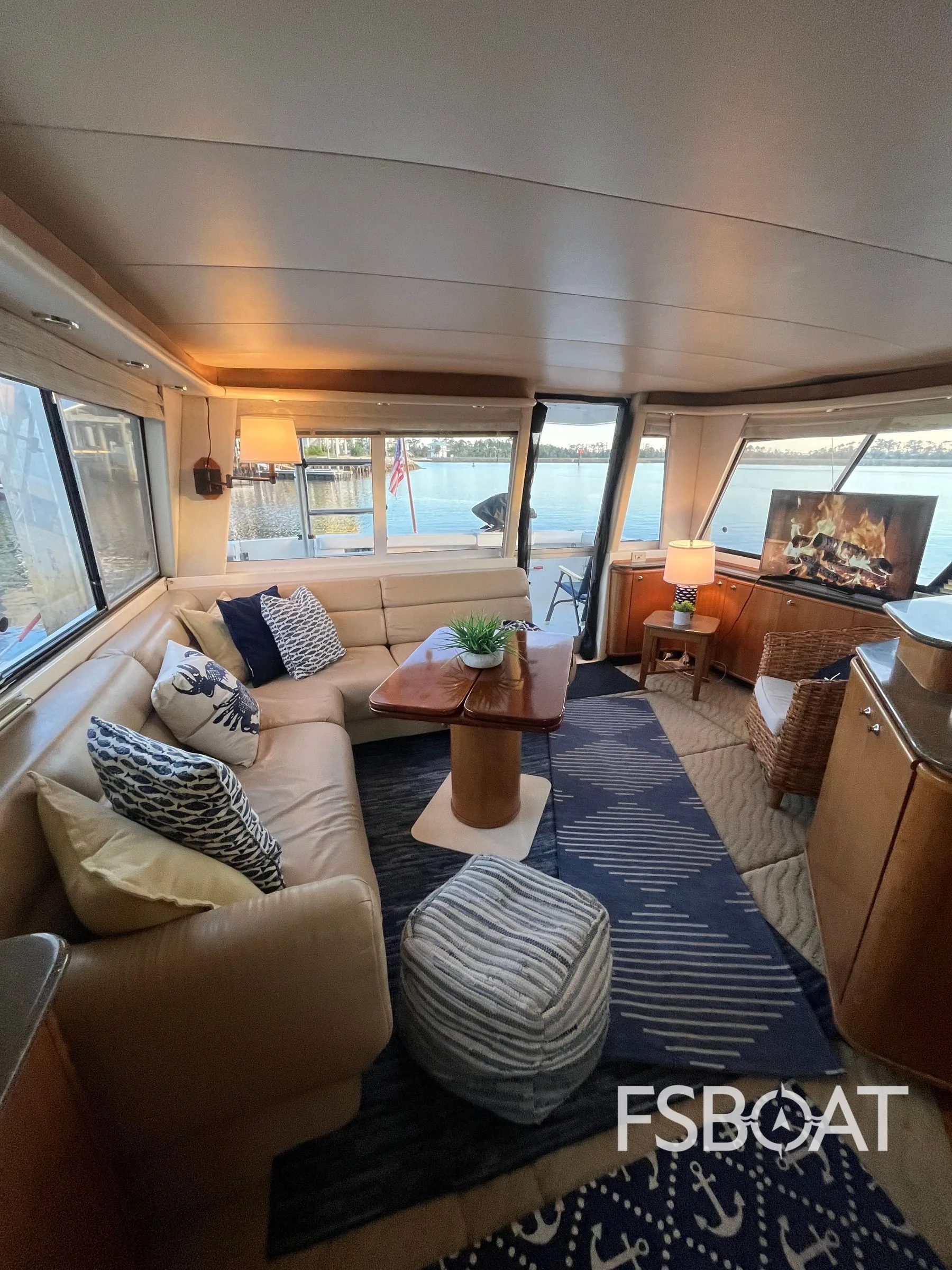 1998 Bayliner 4788 Pilot House Motoryacht - Media 18