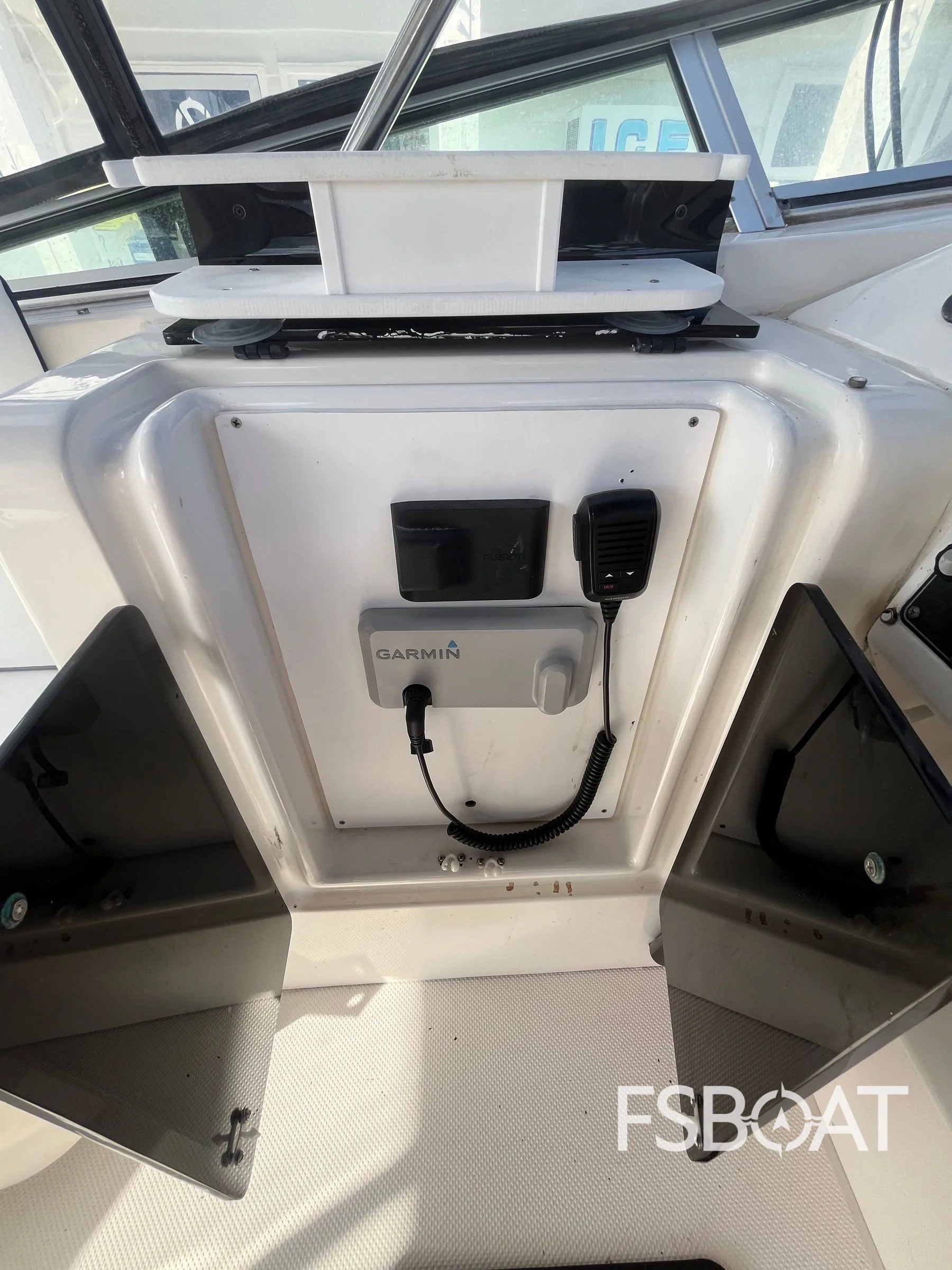 1998 Bayliner 4788 Pilot House Motoryacht - Media 8