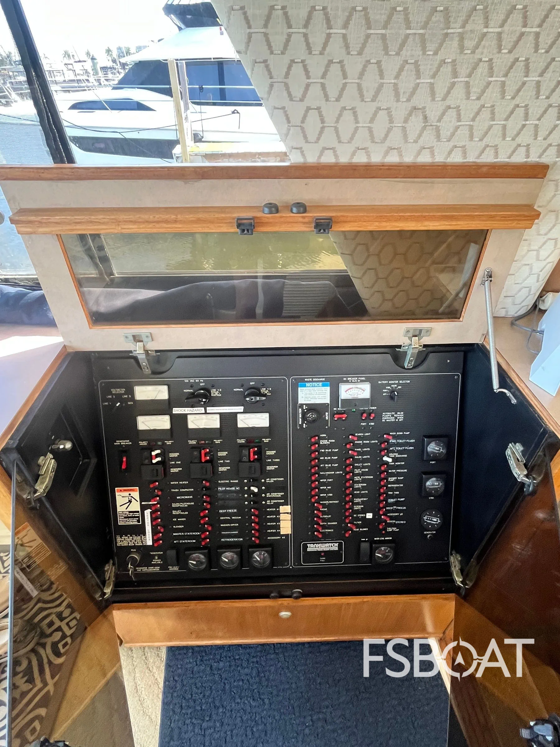 1998 Bayliner 4788 Pilot House Motoryacht - Media 14