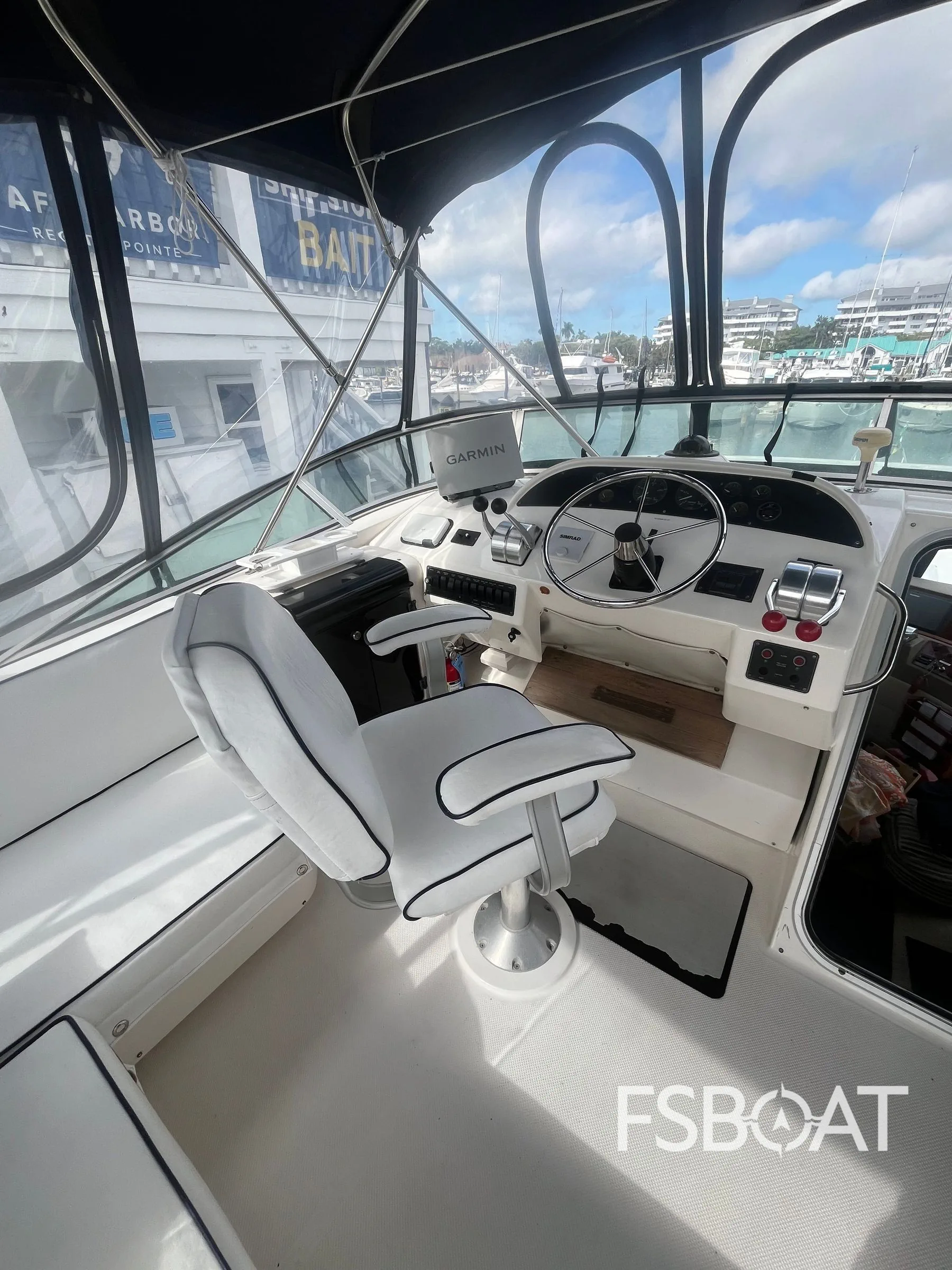 1998 Bayliner 4788 Pilot House Motoryacht - Media 4