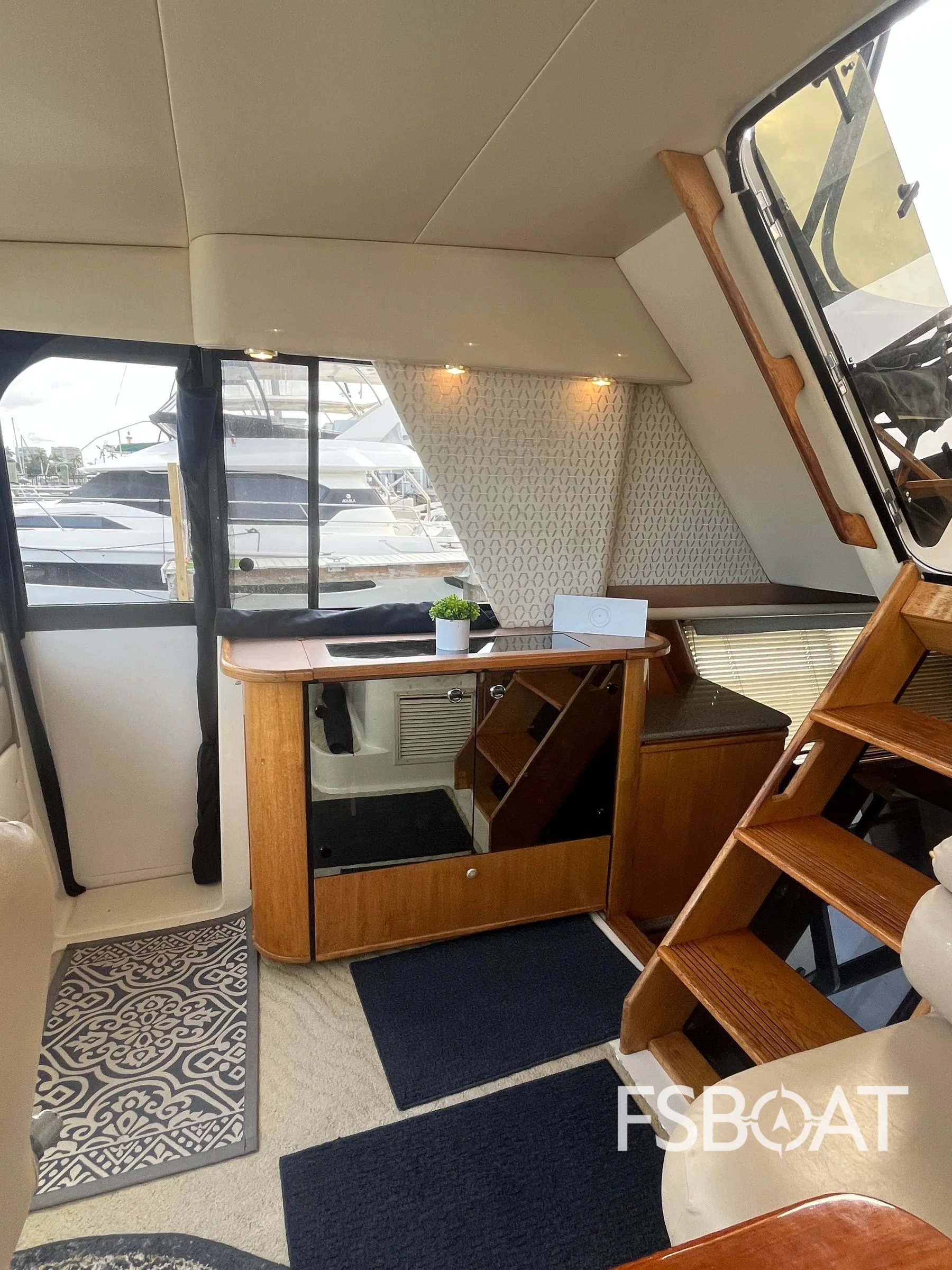 1998 Bayliner 4788 Pilot House Motoryacht - Media 13