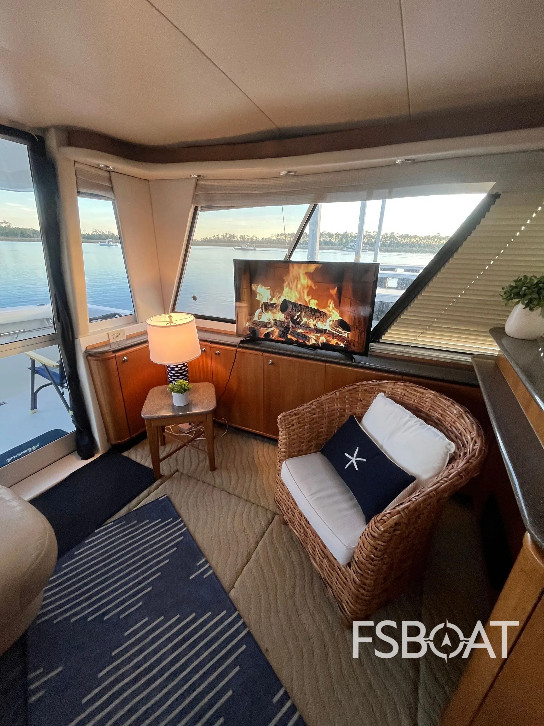 1998 Bayliner 4788 Pilot House Motoryacht - Media 19