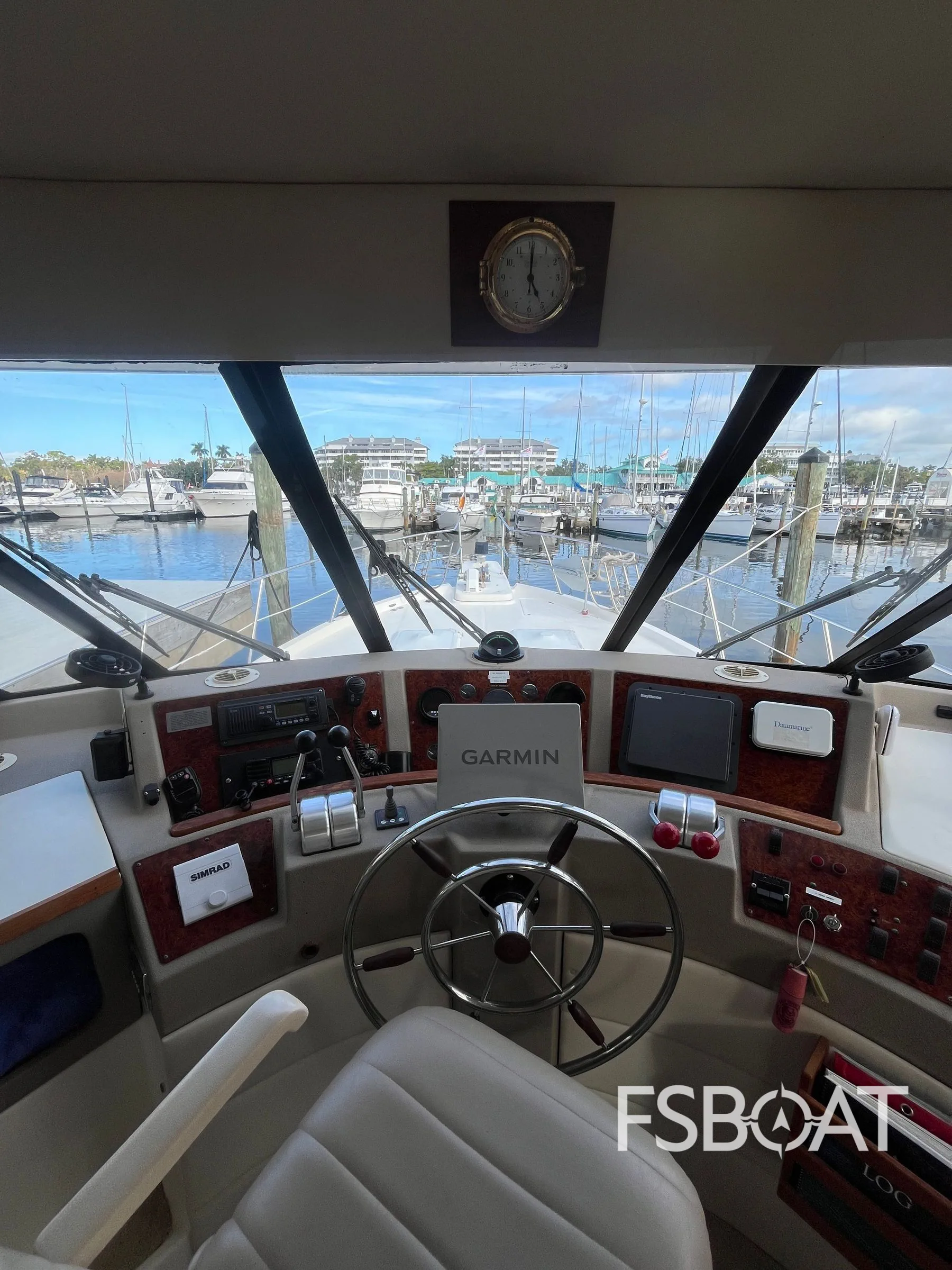 1998 Bayliner 4788 Pilot House Motoryacht - Media 9