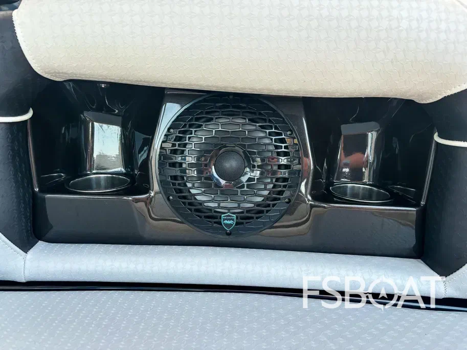 2024 Supreme S240 - Media 6