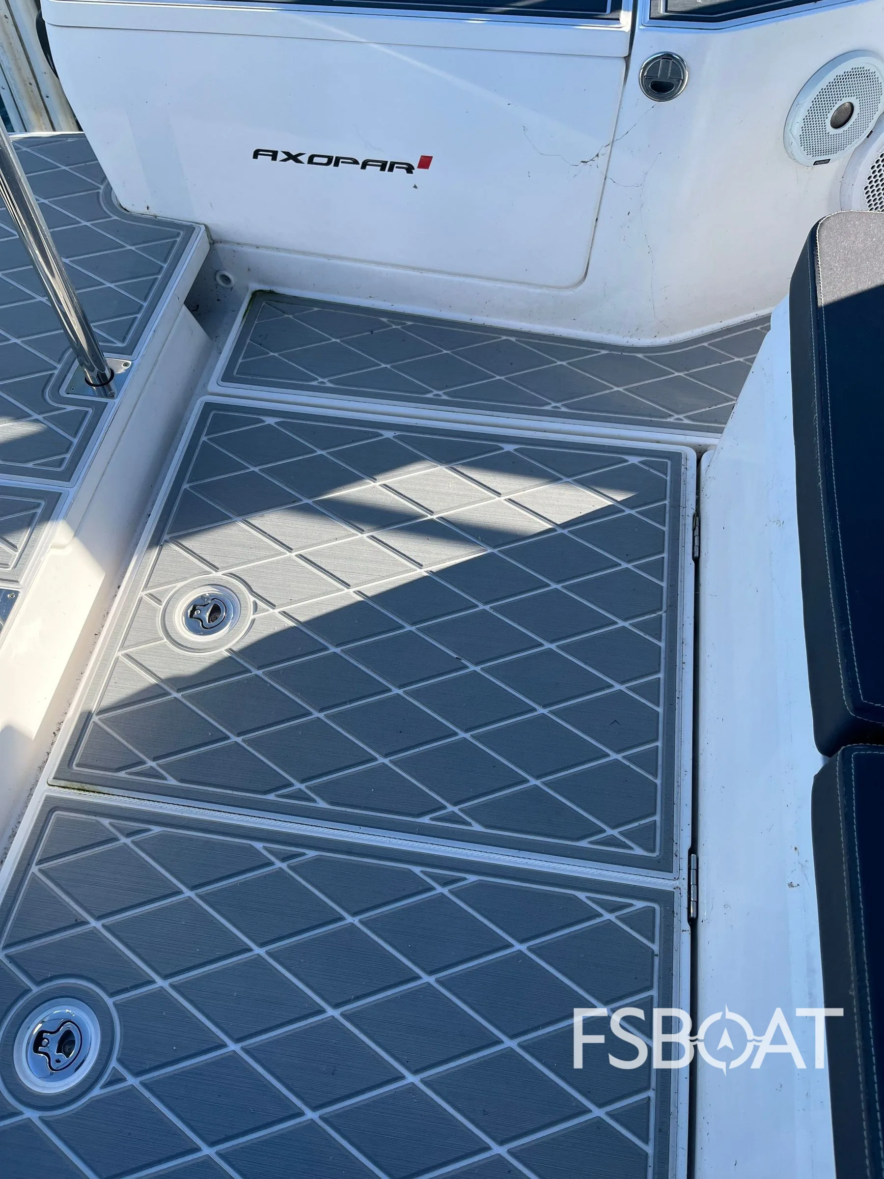 2018 Axopar 28 Cabin - Media 12