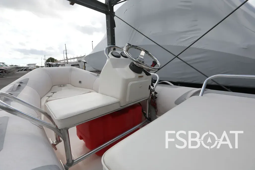 2015 Zodiac Bay Runner 420 - Media 4