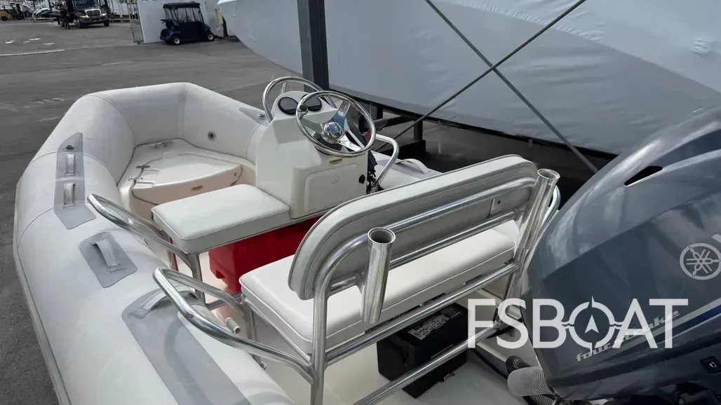2015 Zodiac Bay Runner 420 - Media 9