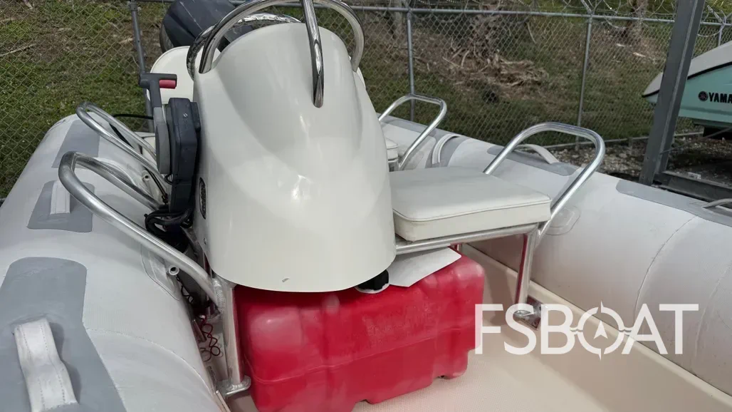 2015 Zodiac Bay Runner 420 - Media 15