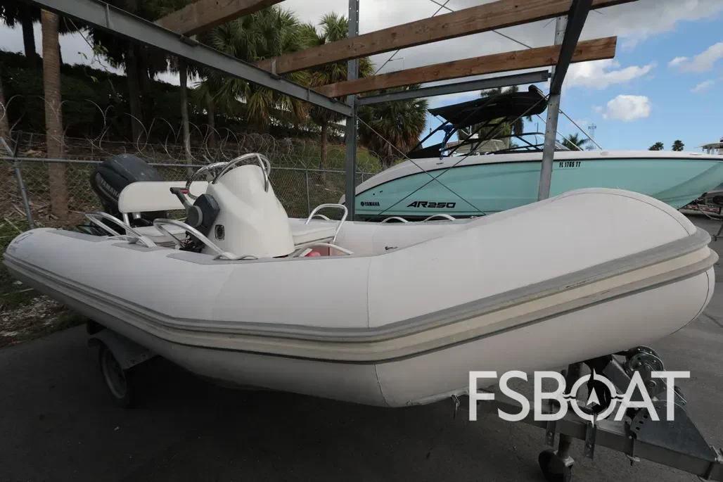 2015 Zodiac Bay Runner 420 - Media 2