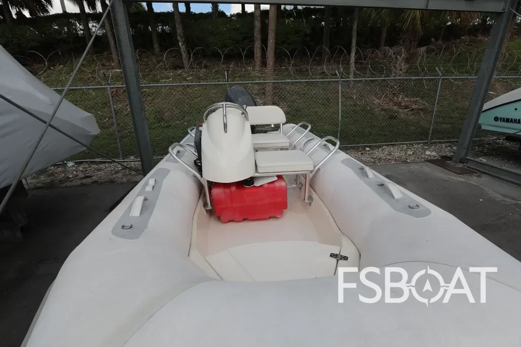 2015 Zodiac Bay Runner 420 - Media 3