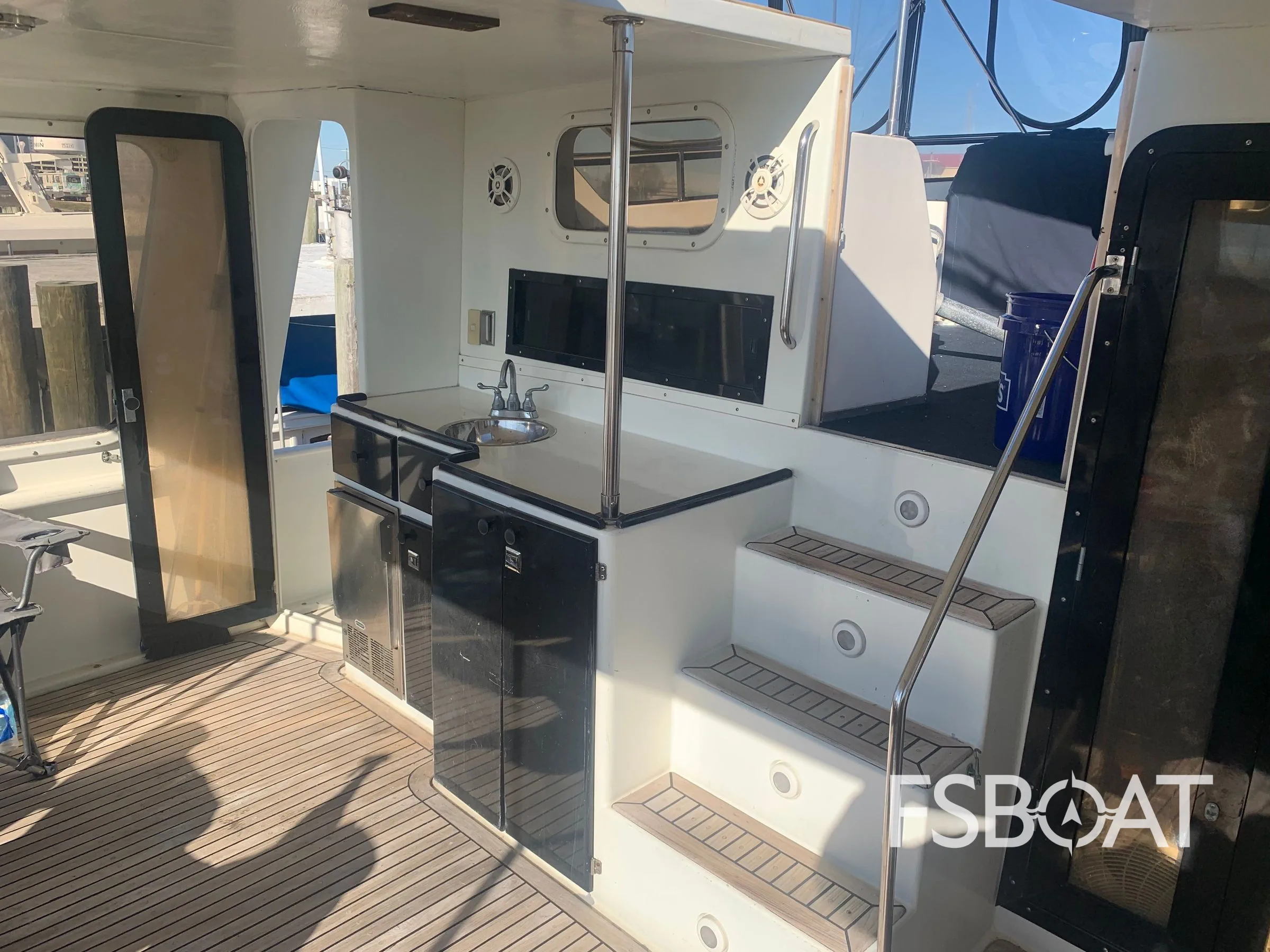 1988 Aquarius M/Y Cruiser - Media 17