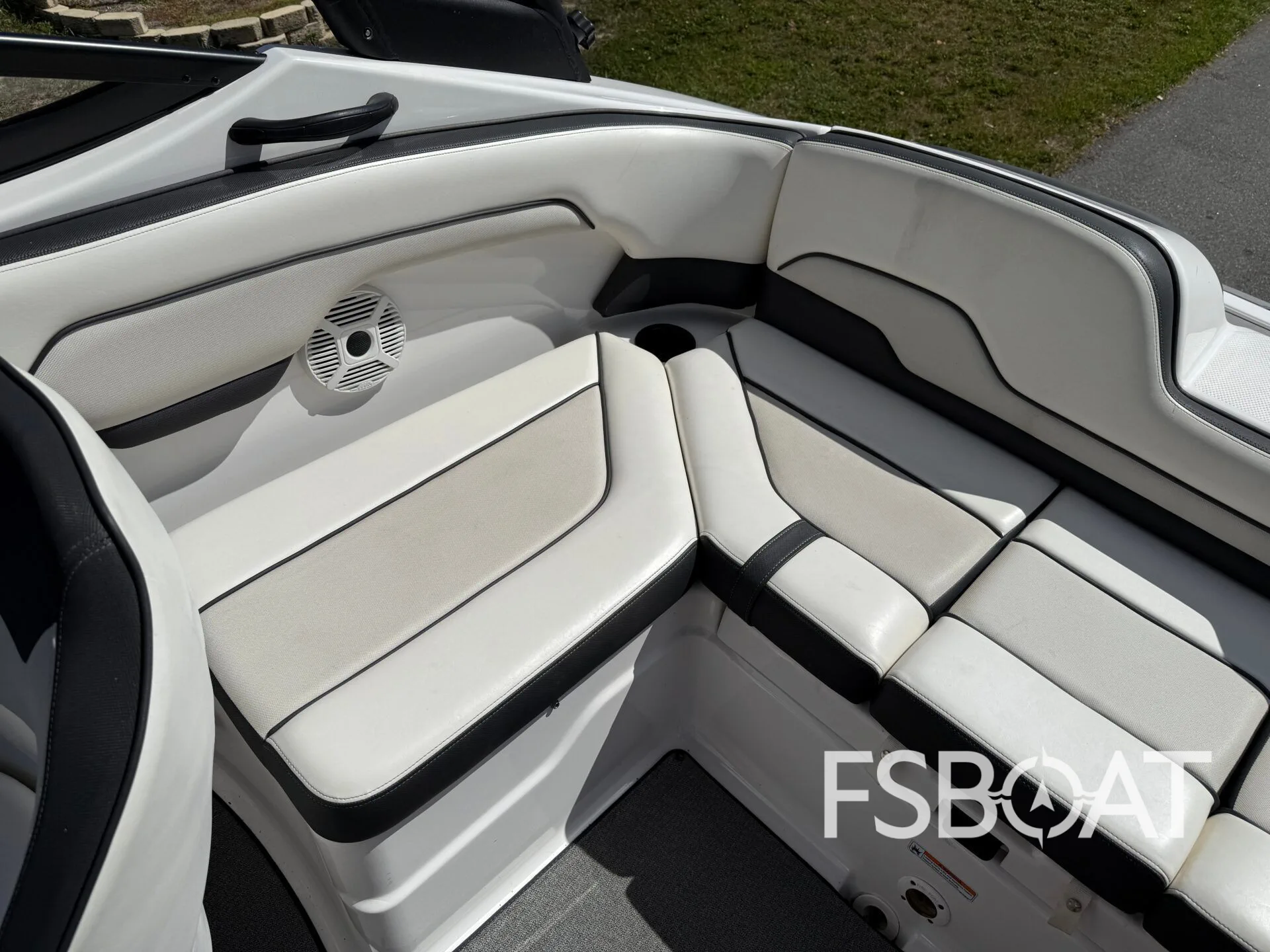 2019 Yamaha Boats 210AR - Media 11