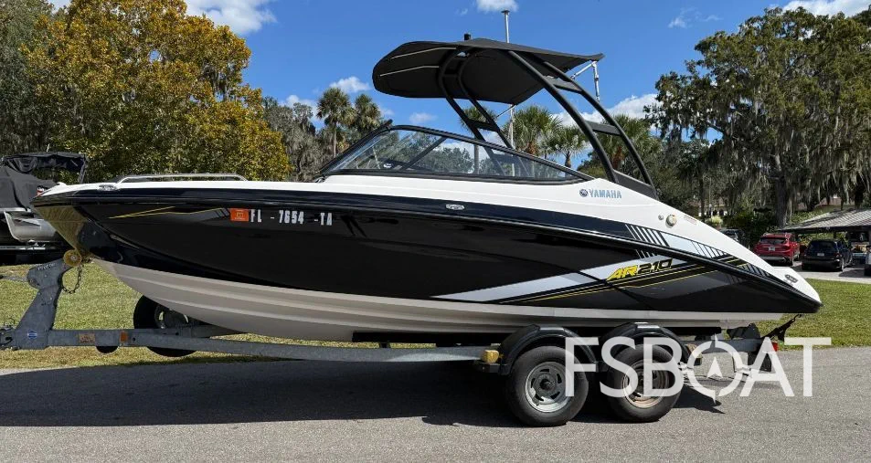 2019 Yamaha Boats 210AR - Media 2