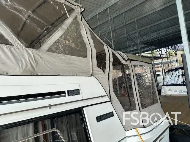 1987 Carver Voyager 28 - Media 3