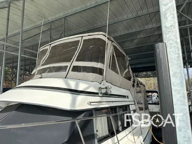 1987 Carver Voyager 28 - Media 2