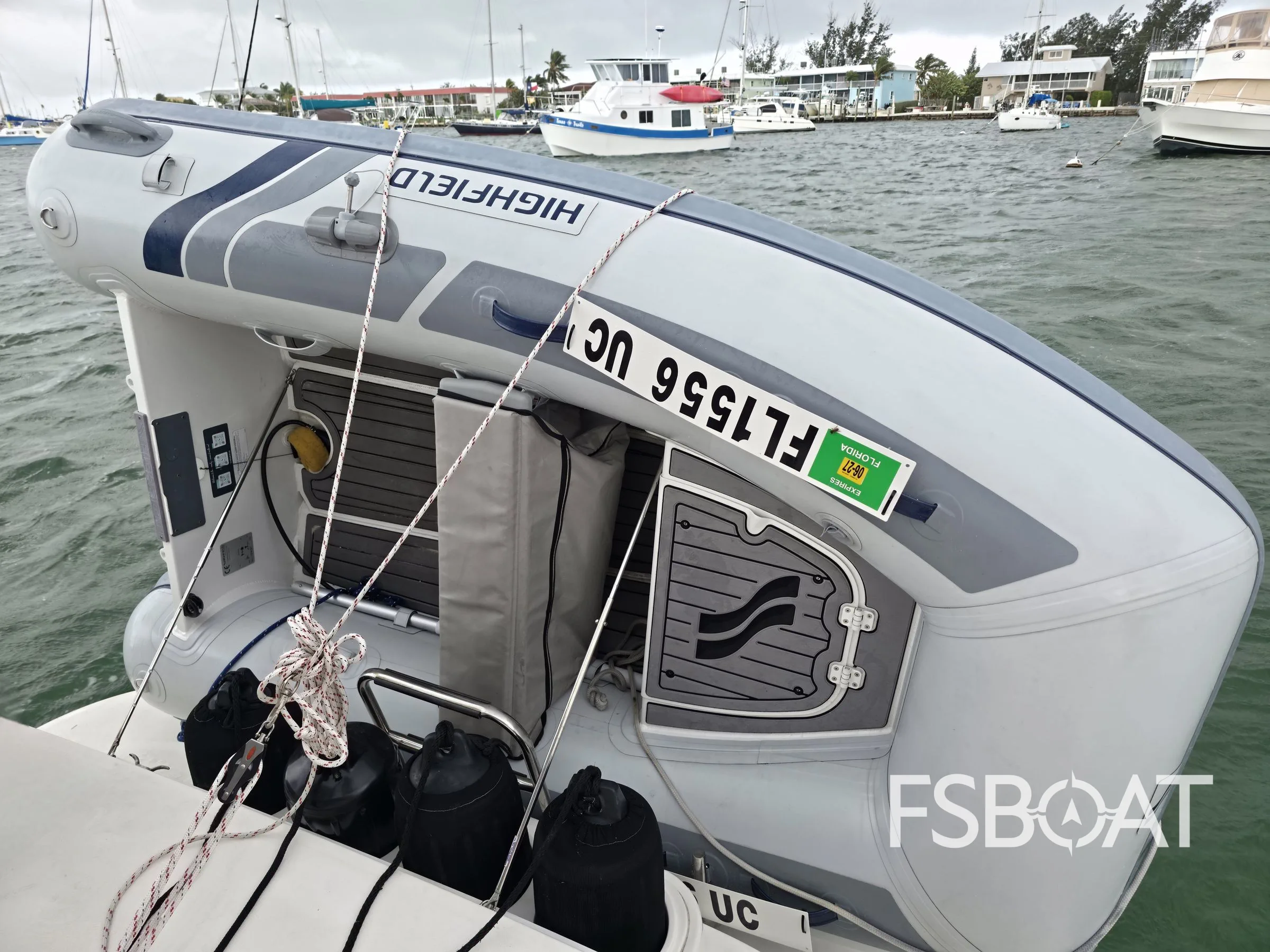 1998 Sea Ray 400 Express Cruiser - Media 10