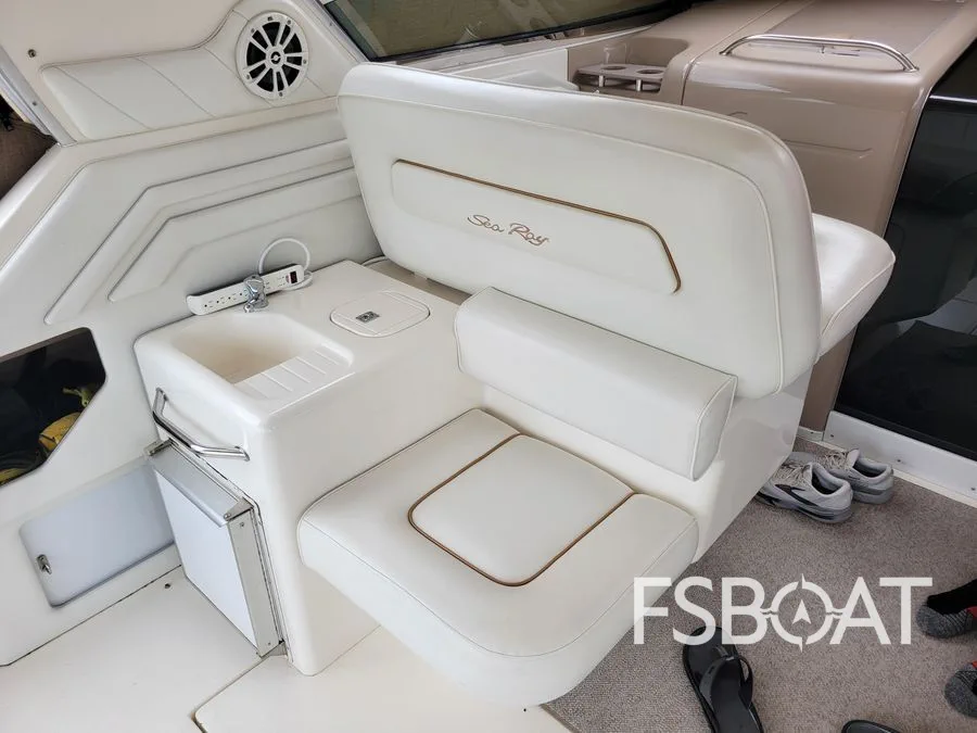 1998 Sea Ray 400 Express Cruiser - Media 16