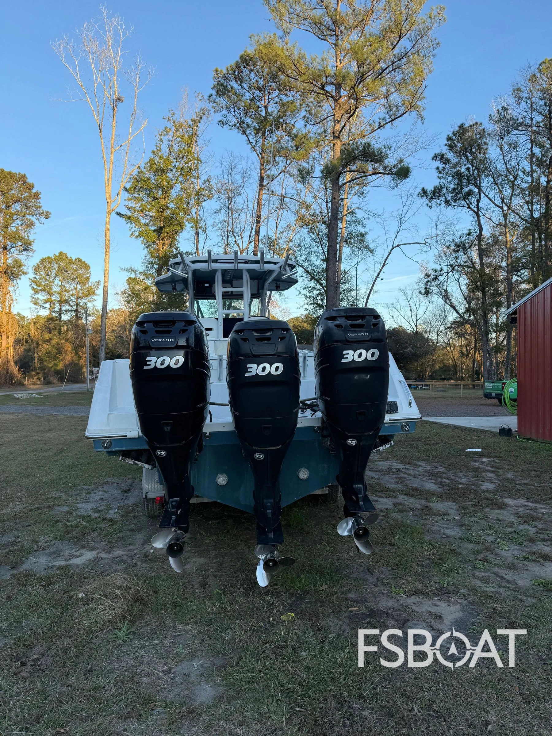 2007 Everglades 350 Center Console - Media 4