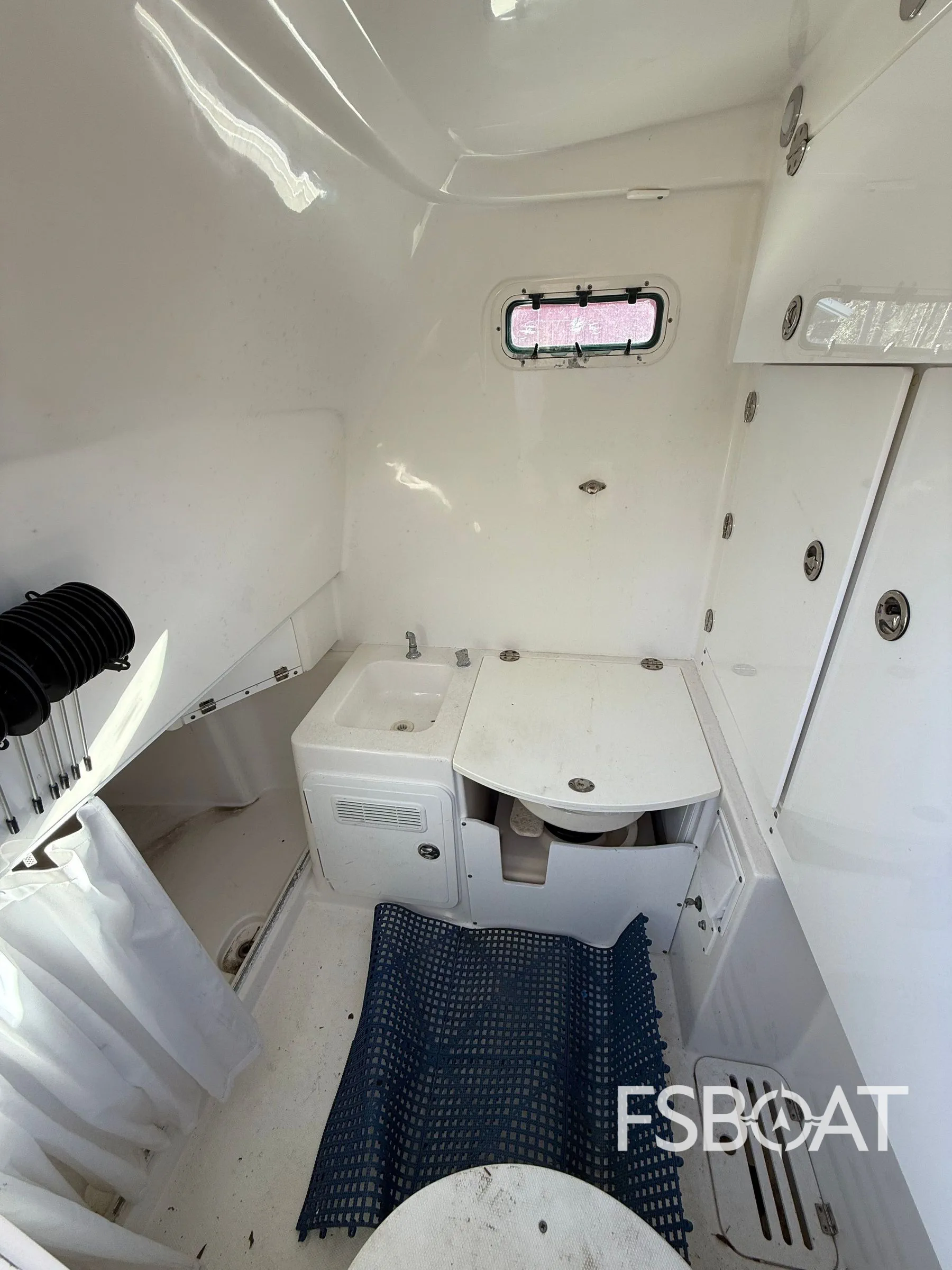 2007 Everglades 350 Center Console - Media 11