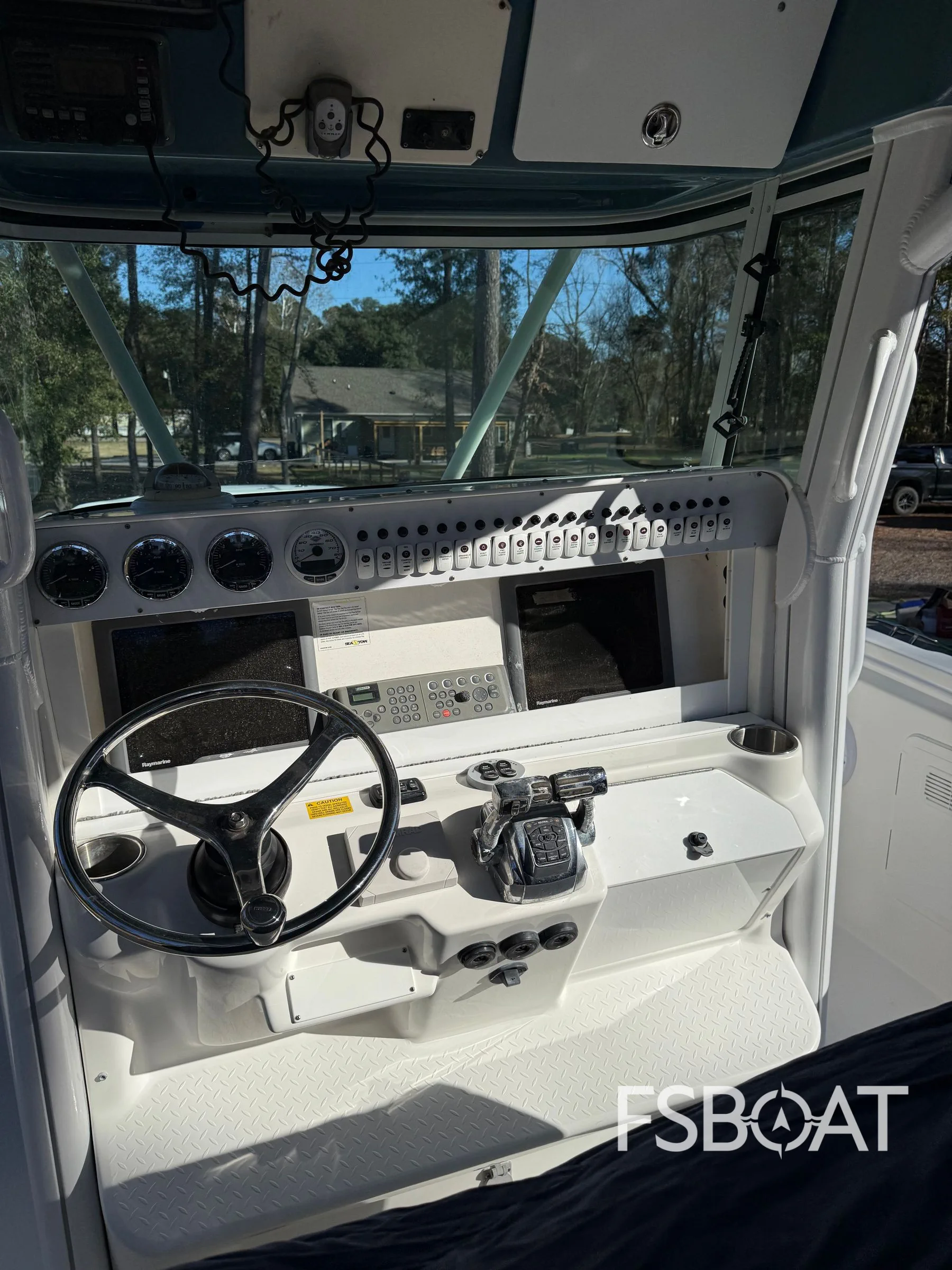 2007 Everglades 350 Center Console - Media 13