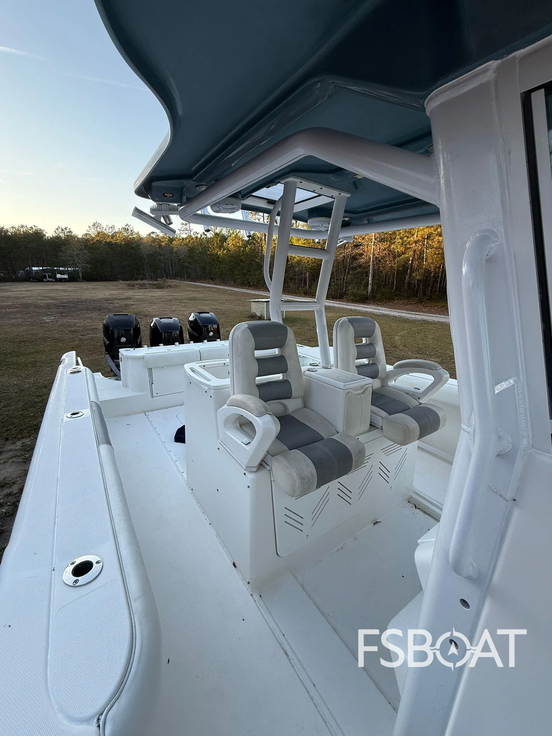 2007 Everglades 350 Center Console - Media 7