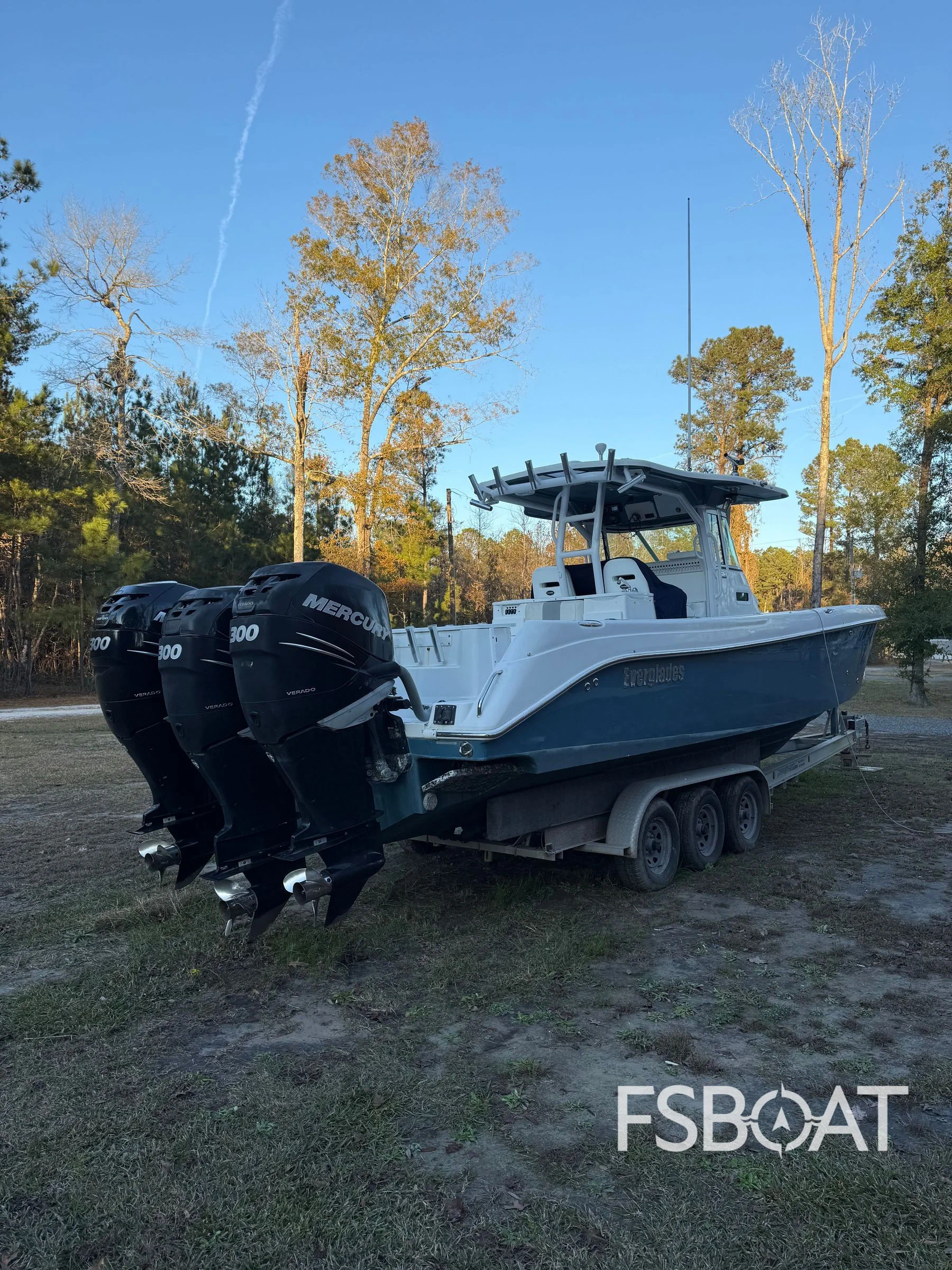 2007 Everglades 350 Center Console - Media 10