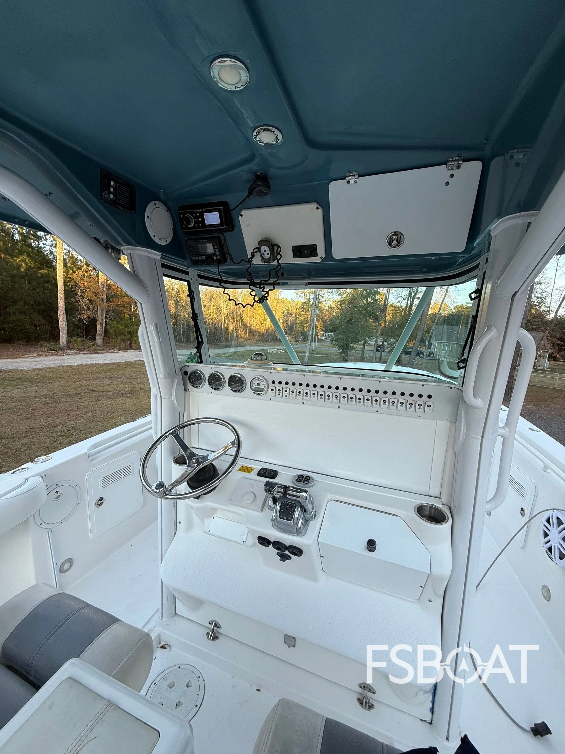 2007 Everglades 350 Center Console - Media 6