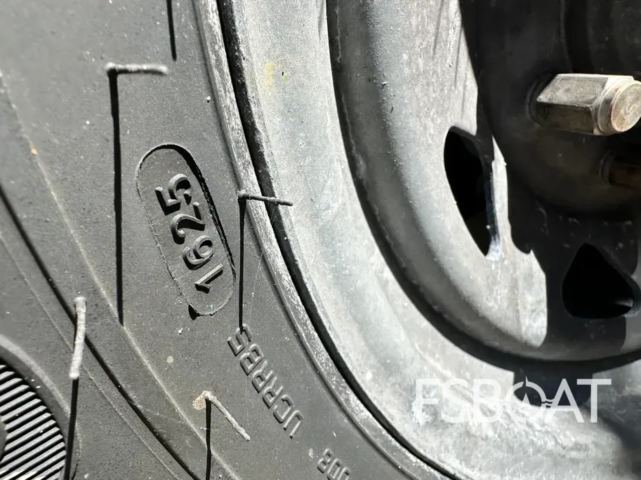 2018 SeaVee 320Z - Media 15