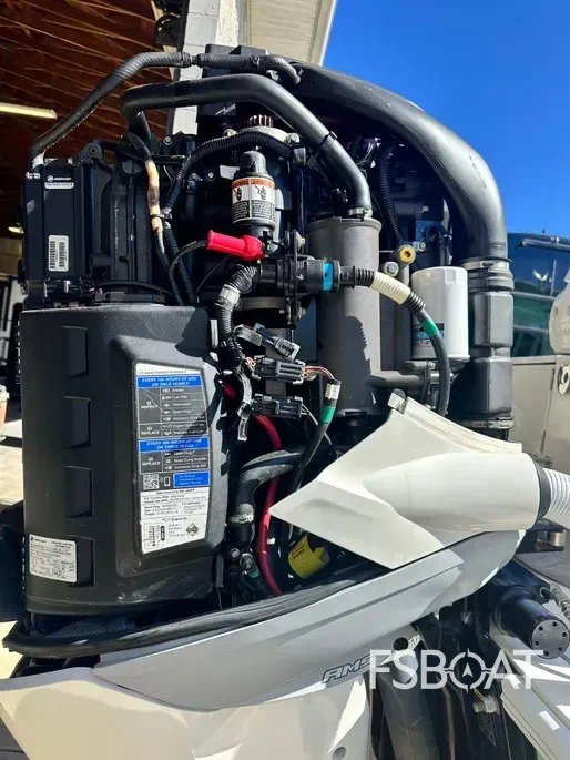 2018 SeaVee 320Z - Media 13