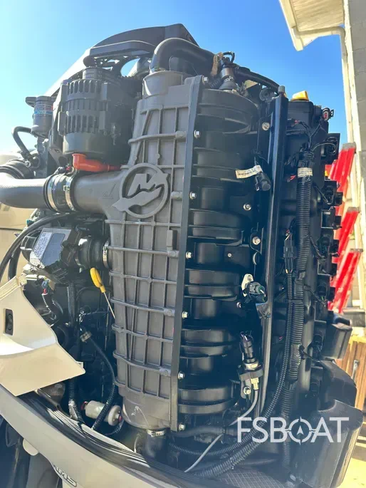 2018 SeaVee 320Z - Media 12
