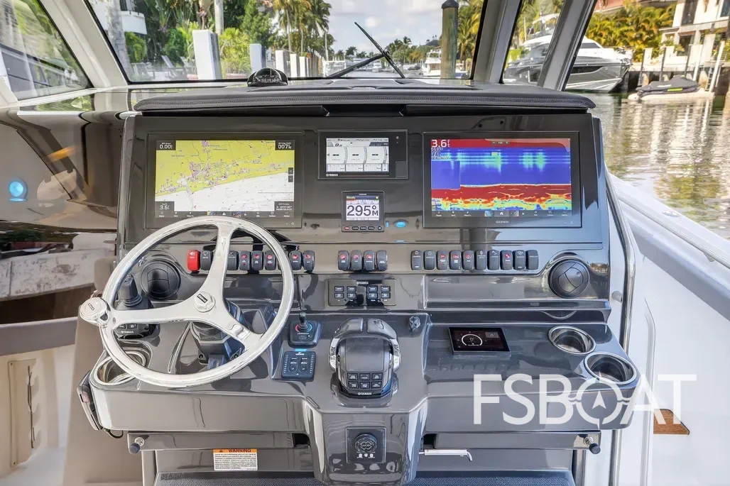 2020 Pursuit S 408 Sport - Media 3