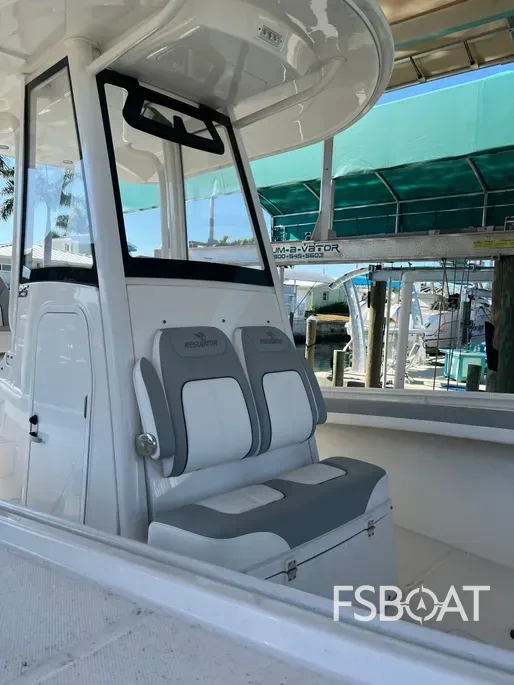 2020 Regulator Center Console - Media 4