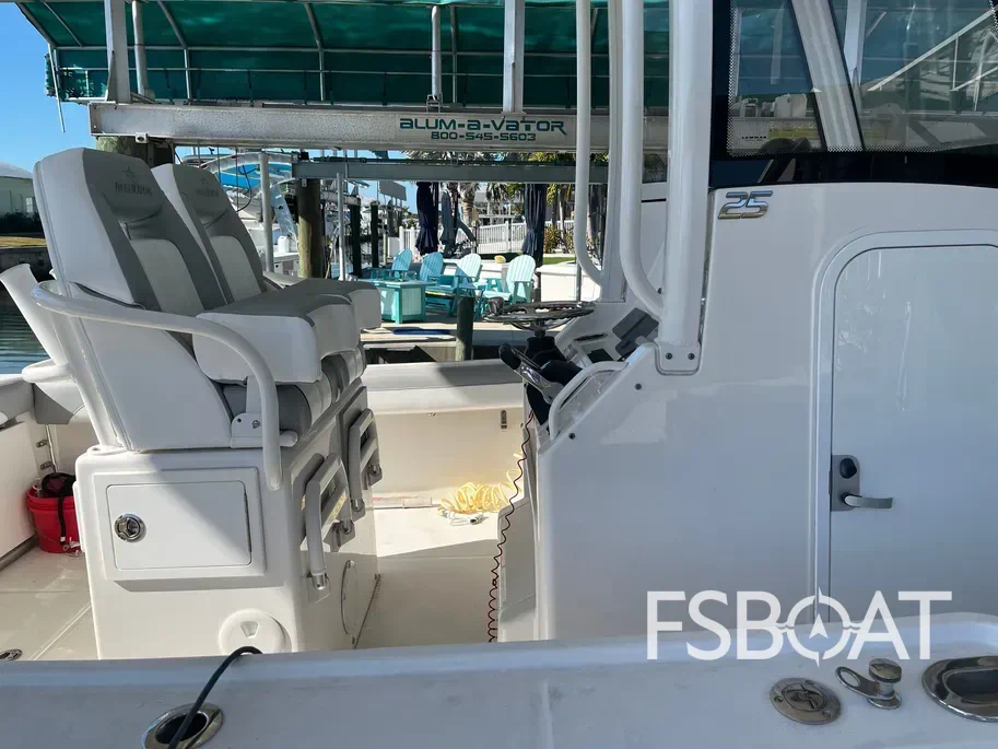 2020 Regulator Center Console - Media 2