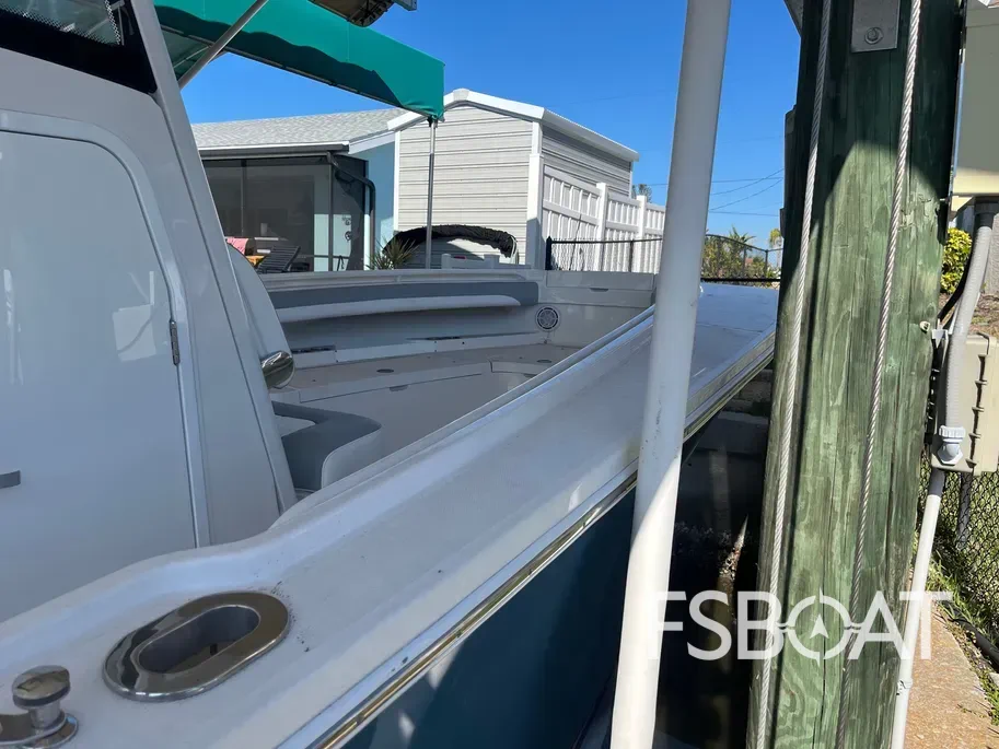 2020 Regulator Center Console - Media 5