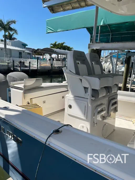 2020 Regulator Center Console - Media 3