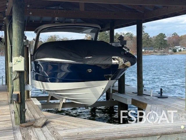 2023 Sea Ray SLX 310 Outboard - Media 3