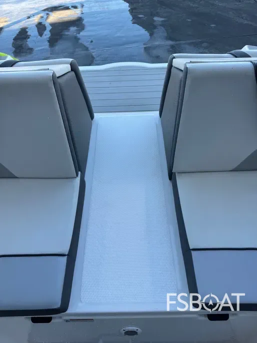 2023 Yamaha Boats AR220 - Media 13