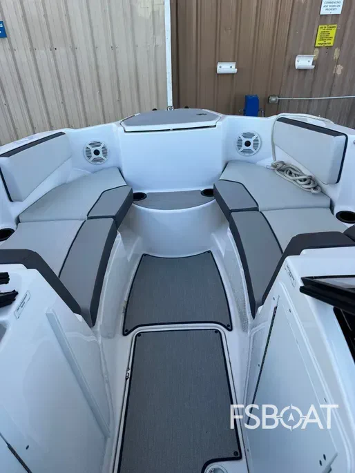 2023 Yamaha Boats AR220 - Media 5