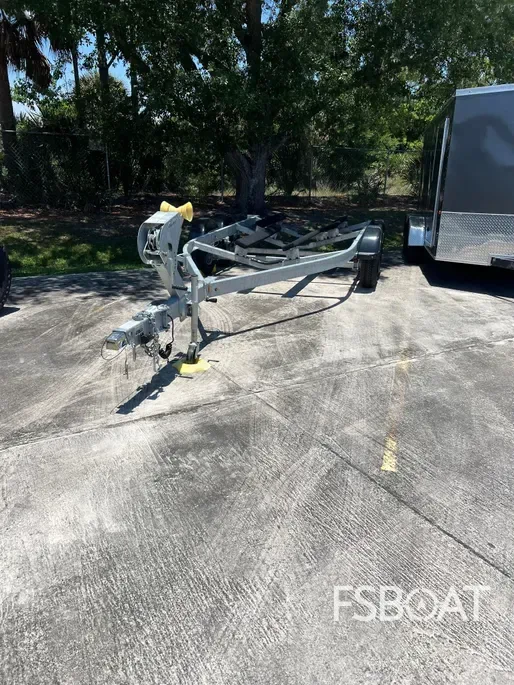 2023 Yamaha Boats AR220 - Media 24
