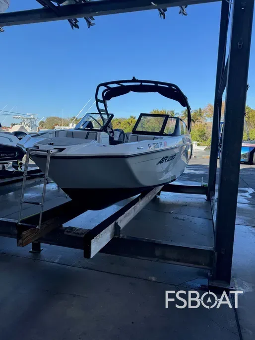 2023 Yamaha Boats AR220 - Media 16