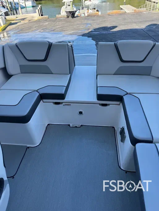 2023 Yamaha Boats AR220 - Media 12
