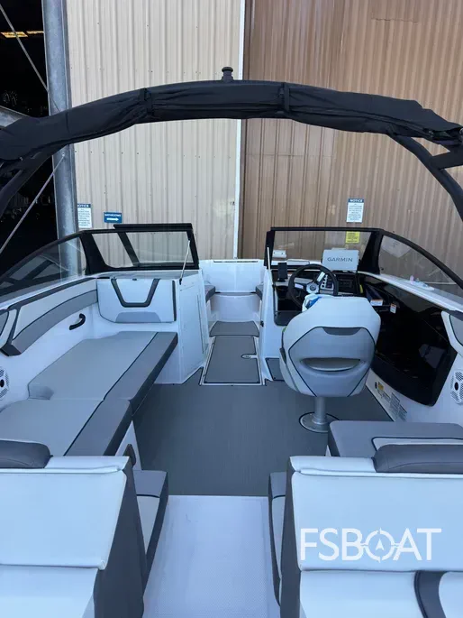 2023 Yamaha Boats AR220 - Media 4