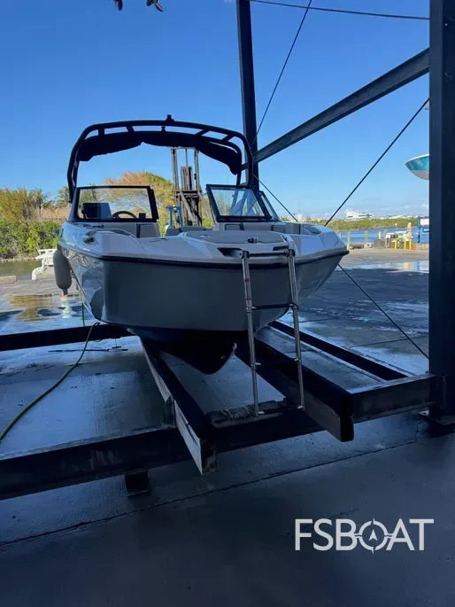 2023 Yamaha Boats AR220 - Media 15