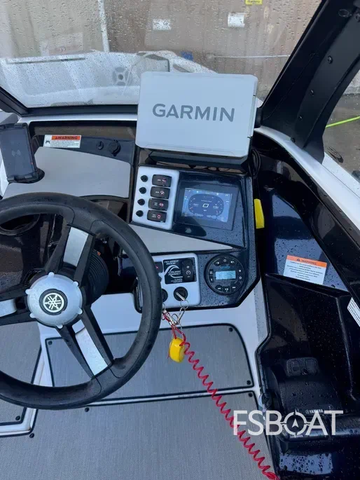 2023 Yamaha Boats AR220 - Media 7