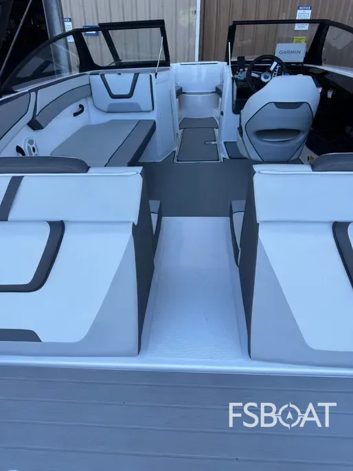 2023 Yamaha Boats AR220 - Media 14