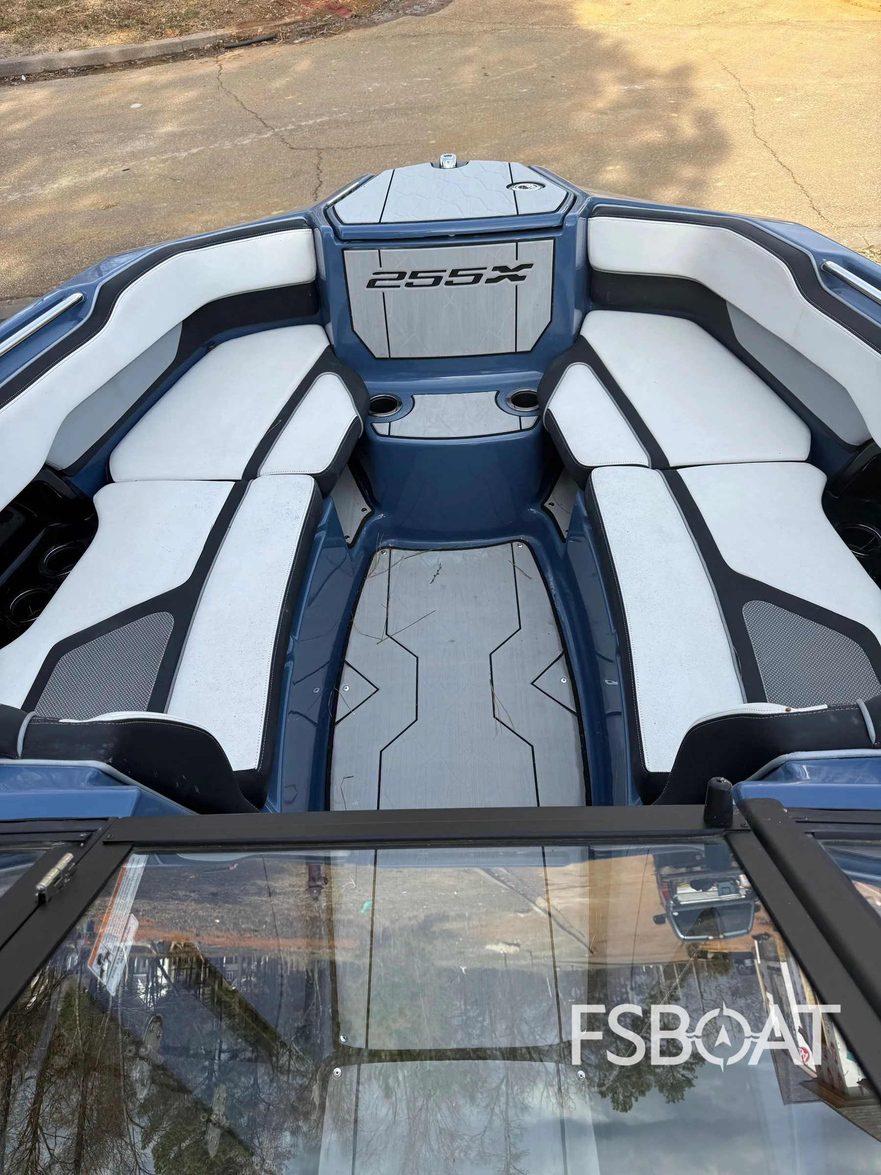 2023 Yamaha Boats 255XD - Media 3